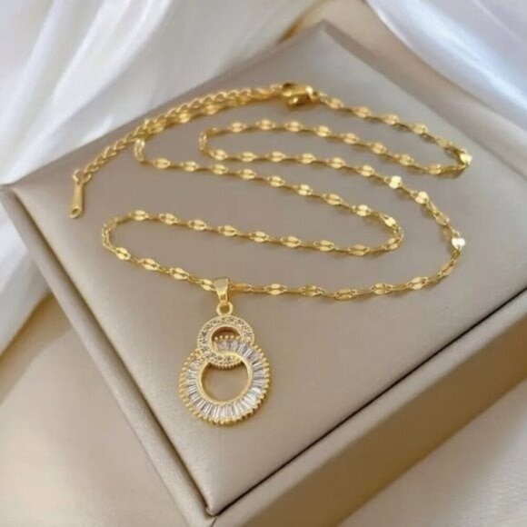 18k Gold Plated Crossover Circles Titanium Steel Diamond Necklace - Picture 4 of 9